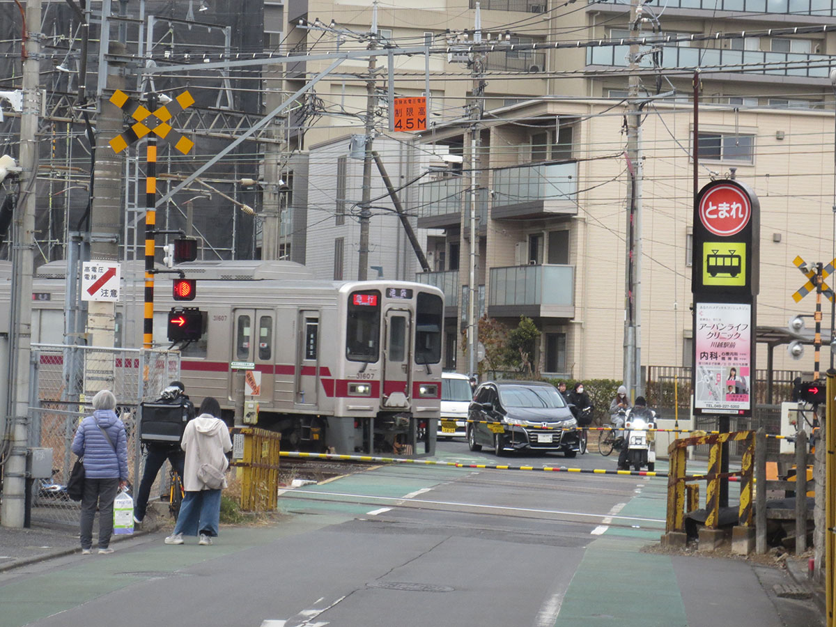 川越駅付近踏切